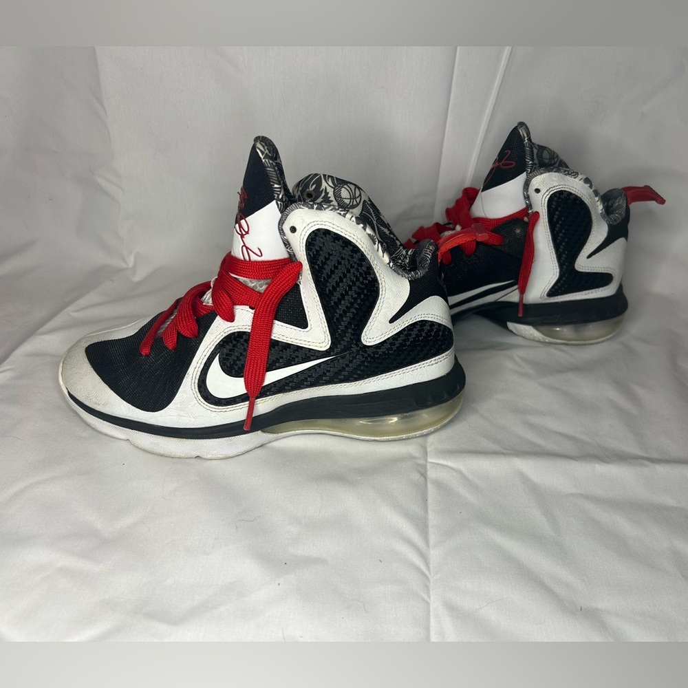 Kids Nike Lebron Basketball Shoes Size 5Y